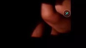 play Камерунская девушка из фейсбука из buea на видеозвонке в WhatsApp