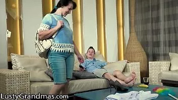play Lustygrandmas ho sbattuto forte la mia cameriera calda matura con il viso