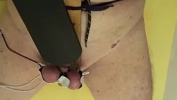 Redare Electrosex și bătaie pentru penisul meu (armin)