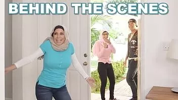 Oynat Mia Khalifa sahne arkasında üvey anne julianna vega ve beyaz şeytan erkek arkadaşı sean lawless ile çıkışlar