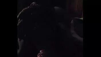 Abspielen In dieser Kabine bekommt man Kopf von einer schokoladengroßen Beute-Stripperin