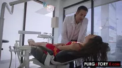 播放 PurgatoryX：Amber Summer 的密集牙科检查