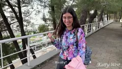 play Recogida en público: estilo perrito duro de adolescente y semen en gafas