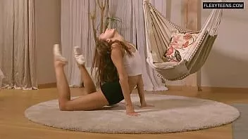 play تمدد Ula orbakajte بوسها وساقيها