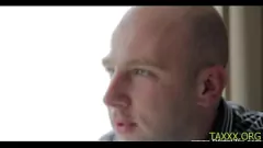 Odtwórz Nastoletnia brunetka Angie Moon podczas intensywnego, hardcorowego spotkania