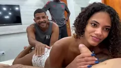 play O marido cuckold observa como touros negros se revezam nos buracos apertados de sua esposa