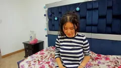 Reproducir Play de consolador de Alice Love: el adolescente desnudo chupa y folla con juguetes sexuales en chaturbate