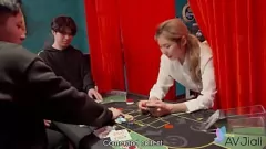 Играть Сексуальная тайваньская красотка падает и грязно от своего любовника