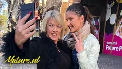 play Milf Amy Hart, de 56 anos, e a adolescente Francesca DiCaprio em Tinder Data Lesbian Encounter