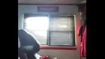Oynat Amcamın karısı o gidince beni arar, sevişebiliriz