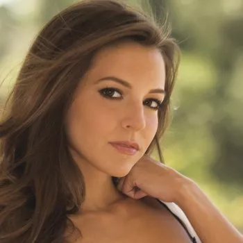 Actrita Shelby Chesnes