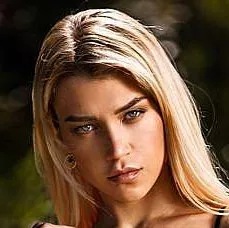 ポルノスター Elena Vedem